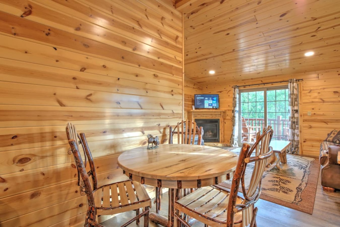 Kitchen dining table in the Aspen Suite